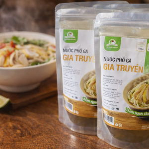 Nước phở gà giun quế